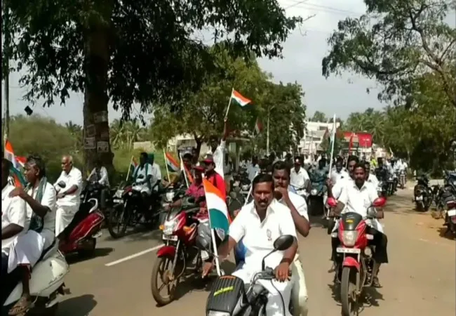 farmers acts delhi farmers tenkasi district political parties leaders bikes rally 